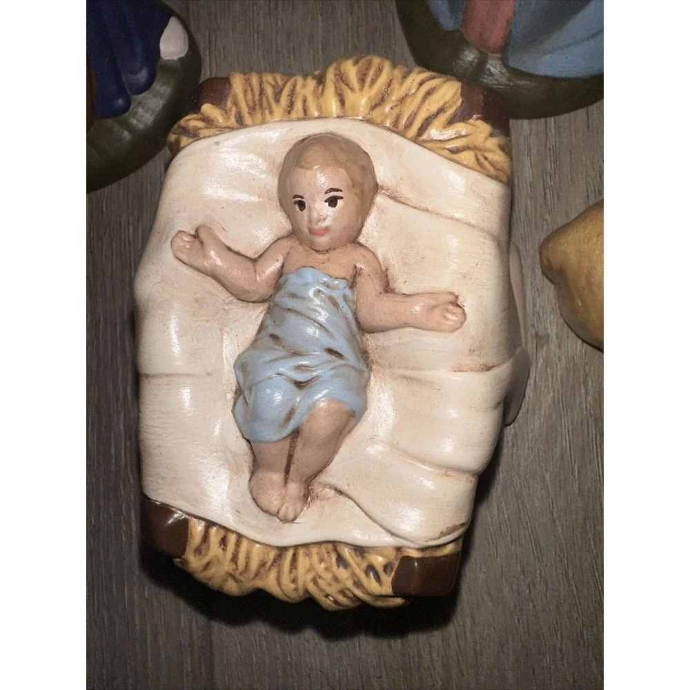 Beautiful Vintage Large Holland Mold Hand Painted 18 Piece Nativity Set Read Dis